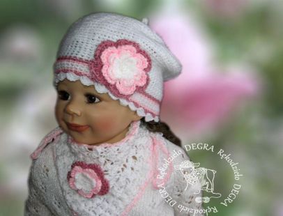 czapka / beret z chustką biała z kwiatem czapka / beret z chustką biała z kwiatem