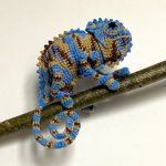 Niebiesko-brązowy kameleon szydełkowy - 