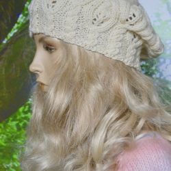 Beret z warkoczem w kolorze kremowym