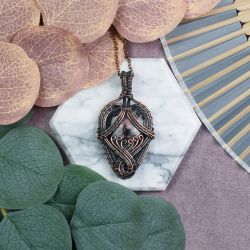 Miedziany wisiorek wire wrapping z rodonitem #532