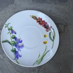 Ręcznie malowana porcelanowa filiżanka Kwiaty na łące - 