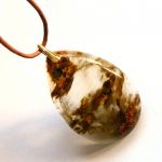 Włosy Wenus czyli kwarc rutylowy, duża łezka w złocie, wisior na rzemieniu - 