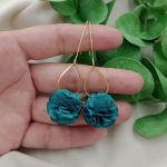 Długie butelkowe szmaragdowe kolczyki kwiaty - zielone klipsy