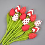 Tulipany, kwiaty z materiału czerwono białe - Wzory materiałów