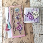 Ręcznie haftowana zakładka z kwiatami i cytatem - personalizowana. - 