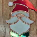 Gnomy choinkowe witrażowa zawieszka - gn2