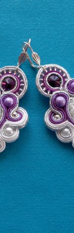 Biało-fioletowo-srebrzyste