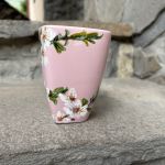 Różowy, porcelanowy kubek ręcznie malowany Kwiaty wiśni - 