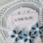 Kartka W DNIU ŚLUBU błękitno-szara - Kartka ślubna z niebieskimi kwiatami