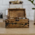 Pudełko dwukomorowe na dwa zegarki drewniane naturalne - zdjęcie z przodu