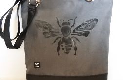 Torba na ramię rockowa z malowaną pszczołą