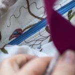 Beżowo-różowa patchworkowa listonoszka z kominem - 