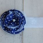 Retro opaska granatowa w groszki - 