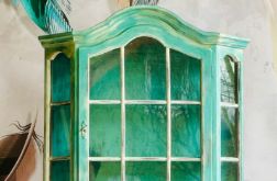 Turkusowa witryna wisząca z półkami, oszklona, ręcznie postarzana, z duszą