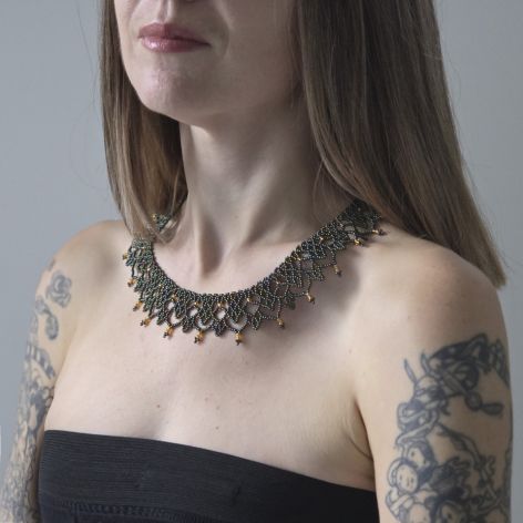 Naszyjnik koralikowy elegancka koronka