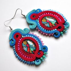 Kolczyki z kolorową grafiką
