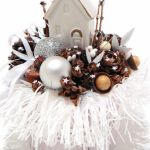 Stroik dekoracja Boże Narodzenie Domek w lesie - Biały domek w zimowym klimacie
