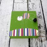 zielone pudełko na klucze pasiasty kot - malowany kolorowy kot