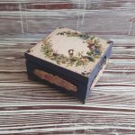 Pudełko z ptaszkiem - Handmade pudełko na nóżkach
