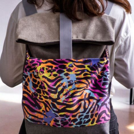 Szary duży składany plecak kurierski kolorowa panterka