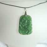 Jadeit chiński zielony, rzeźbiony wisiorek - null
