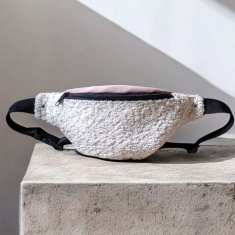 Nerka L baranek pudrowa klapa