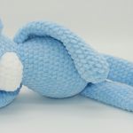 Małpka niebieska - małpka na leżąco