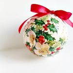Bombka decoupage - ostrokrzew i śnieg - 
