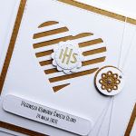 Skromna kartka na Komunię z życzeniami  - Biało-brązowa kartka na Komunię