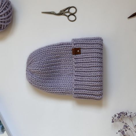 Wełniana czapka z wywinięciem - jasna lila