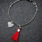 Walentynkowa bransoletka serce i dekor  - Czerwony chwost z wiskozy jest miły w dotyku