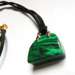 Torebka - wisiorek z zielonego malachitu - 
