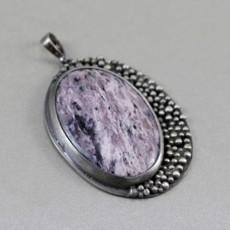 Czaroit w srebrze oksydowanym - wisior