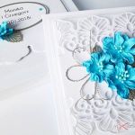 Kartka ŚLUBNA biało-niebieska - Biało-niebieska kartka na ślub w pudełku