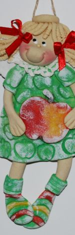 A kto lubi jabłka? - aniołek z masy solnej, prezent, dekoracja