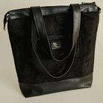 Elegancka ponadczasowa torebka z pazurem z tkaniny zamszowe - mała czarna torebka