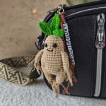  Brelok Mandragora, Zawieszka do torebki, Brelok dla fanów Harry'ego Pottera - Oczka czarne plastikowe na bezpiecznym mocowaniu.