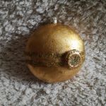 Złocona bombka nietłukąca - Medalion z guziczkiem