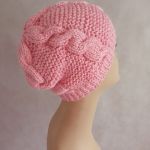 Różowa czapka z warkoczami - Różowq czapka z warkoczami