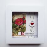 Kartka na urodziny z dziką różą handmade - Kartka na urodziny w eleganckim pudełku
