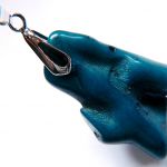 Koral naturalny, duży niebieski korzeń, wisiorek na rzemieniu - 