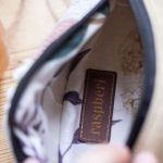 Beżowa nerka damska z patchworkową klapą - 