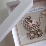 Kartka na Chrzest Święty w pudełeczku Wózeczek - Kartka na Chrzest Święty w pudełeczku Wózeczek