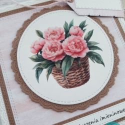 Kartka imieninowa z piwoniami w koszu