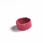 Pierścionek koralikowy różowy 2 - pierścionek koralikowy