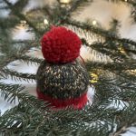 Ozdoba na choinkę, mini-czapeczka, zielona - Ozdoba na choinkę, mini-czapeczka, zielono-czerwona