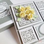 Kartka MŁODEJ PARZE z kremowymi różami - Szaro-biała kartka ślubna w pudełku