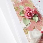 Kartka URODZINOWA z malinowymi różami - Malinowo-biała kartka urodzinowa w przestrzennej kopercie