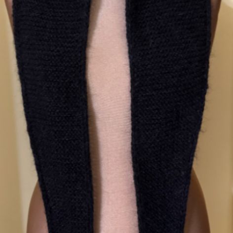 Szalik czarny trójkątny