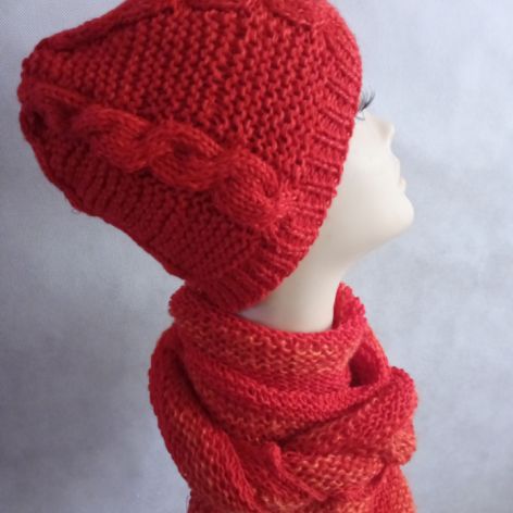 Czerwono -pomarańczowy komplet czapka i mała chusta